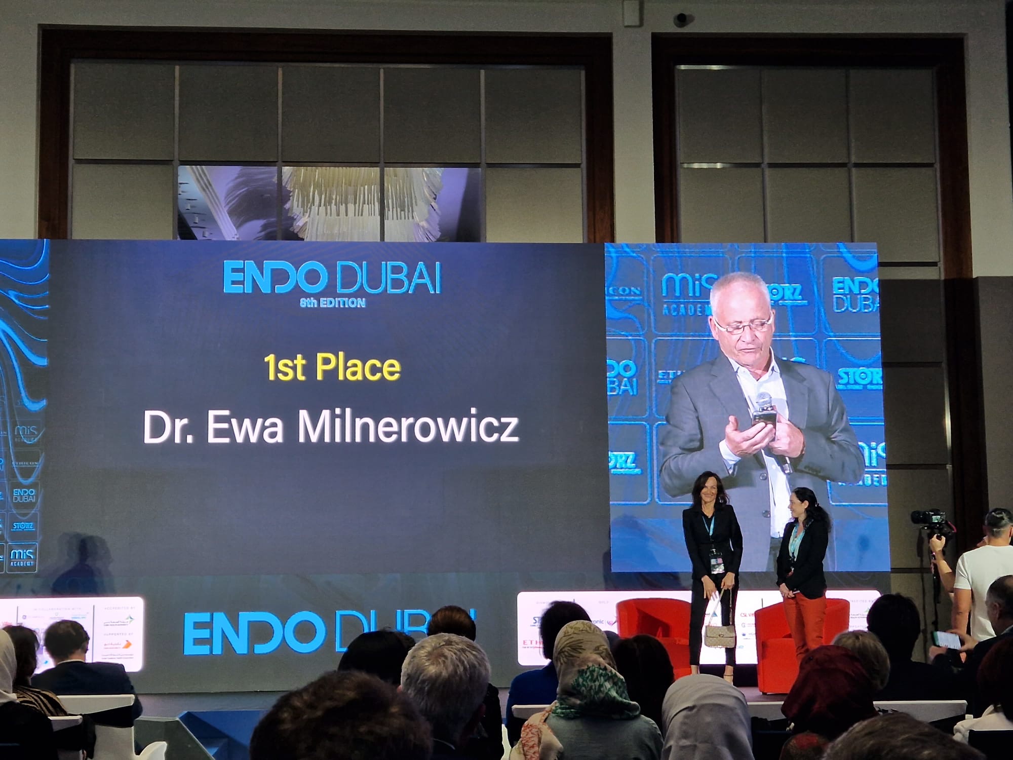Wyróżnienie 1. miejsce dla prof. Ewy Milnerowicz-Nabzdyk na kongresie ENDO Dubai