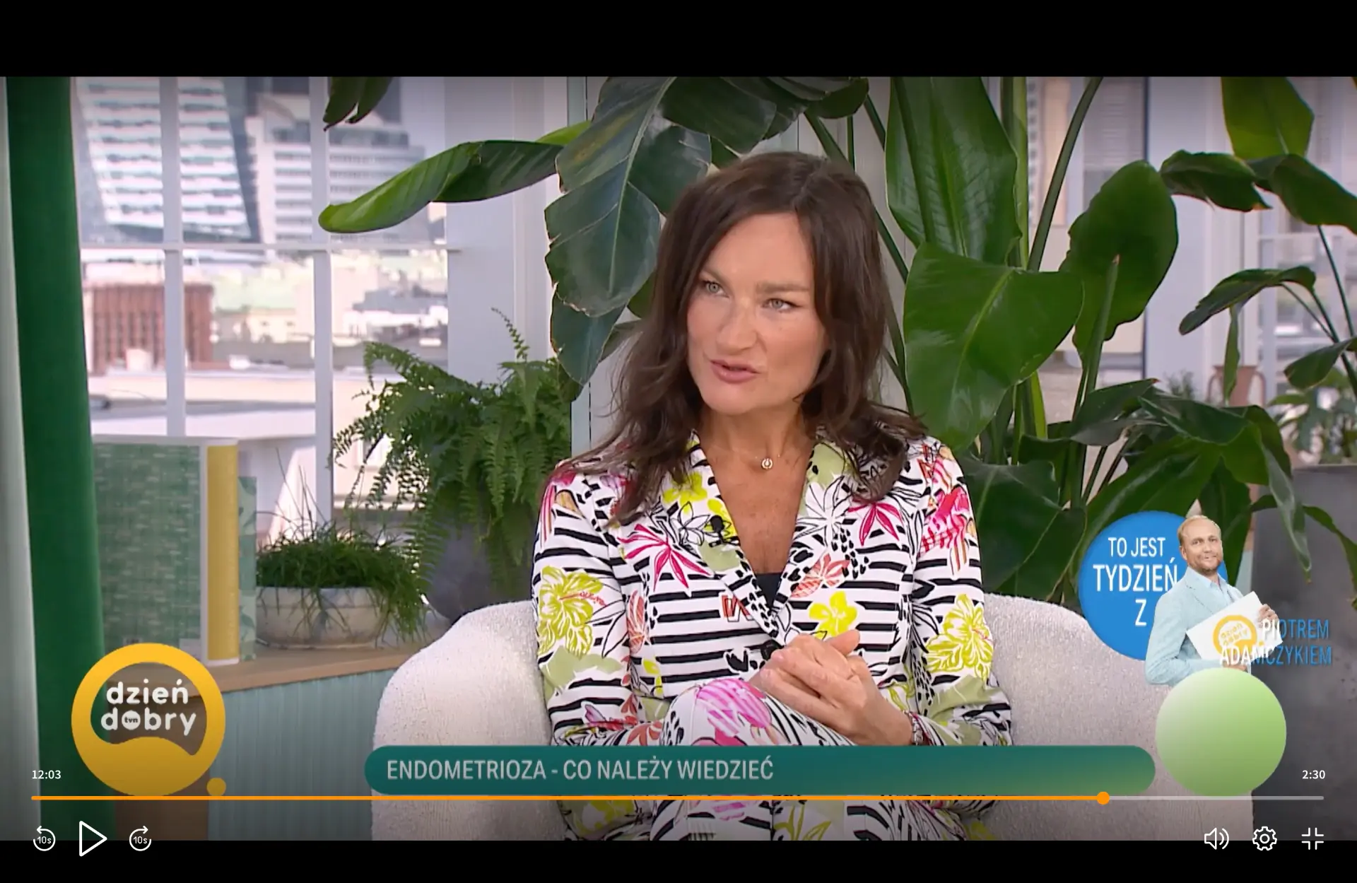 Prof. Ewa Milnerowicz-Nabzdyk podczas wywiadu w studiu programu Dzień Dobry TVN o endometriozie